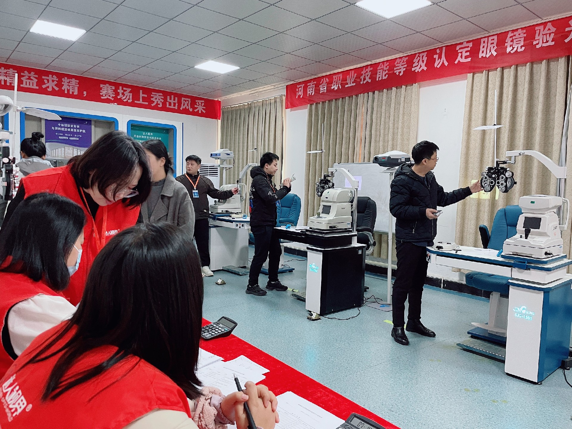 眼镜验光师怎么考证